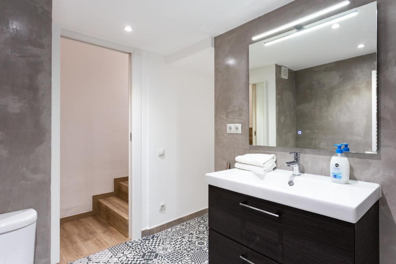 Stay U-Nique Apartments Travessera II Barcellona Esterno foto